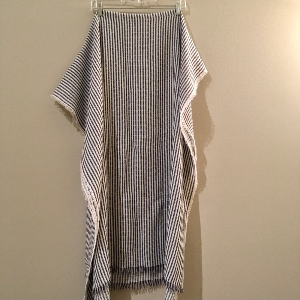 ⭐️ Nordstrom BP Blue & White Striped Blanket Scarf
